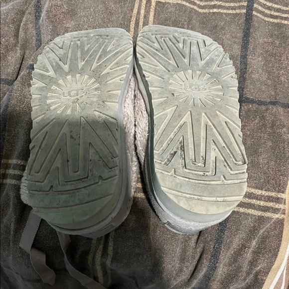 Pink uggs - Picture 2 of 6